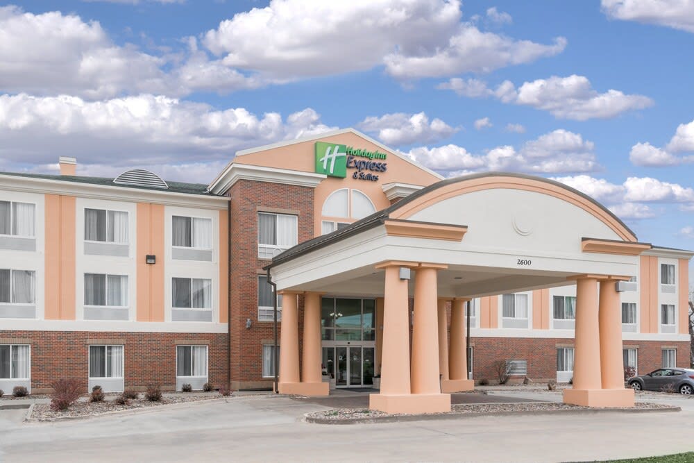 Holiday Inn Express & Suites AMES by IHG 1
