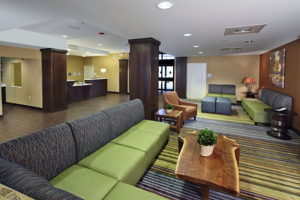 Holiday Inn Express & Suites Colorado Springs First & Main, an IHG Hotel 5