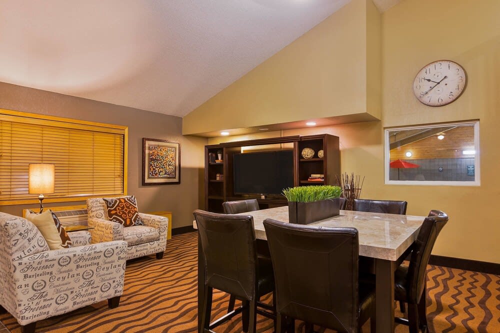 AmericInn by Wyndham Algona 2
