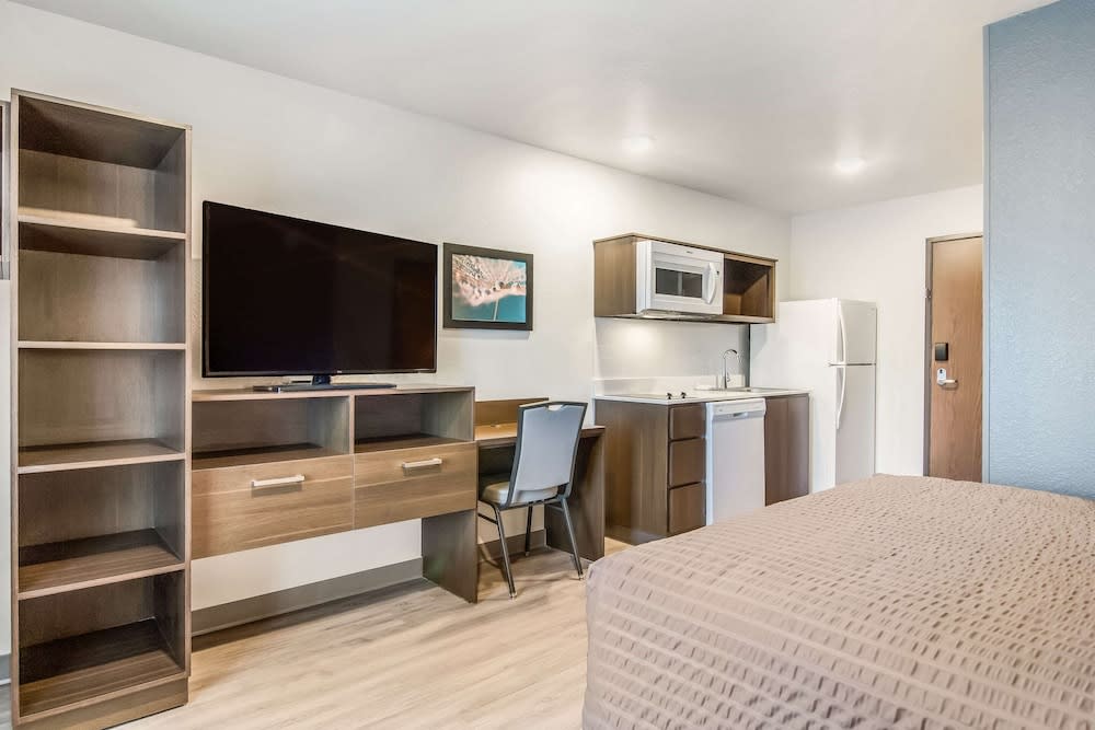 WoodSpring Suites Jacksonville Baymeadows 1