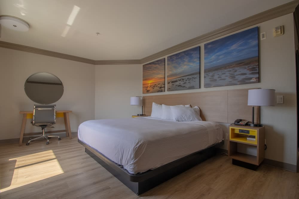 Days Inn by Wyndham Carlsbad 2
