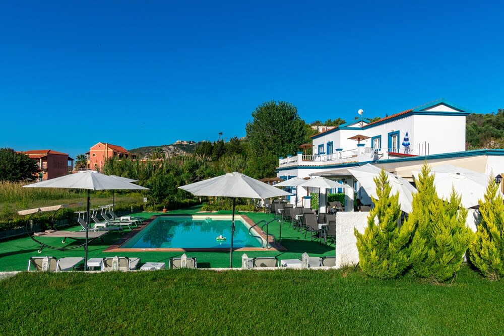 Akis Villa Studios & Apartment with Pool by Hotelius 1