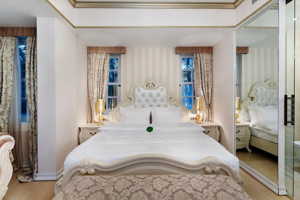 Elegance East Hotel 5