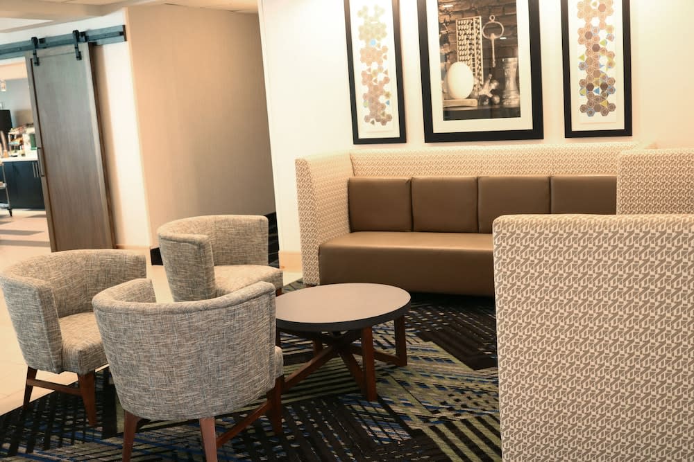 Holiday Inn Express & Suites COLUMBIA-I-26 @ HARBISON BLVD by IHG 1