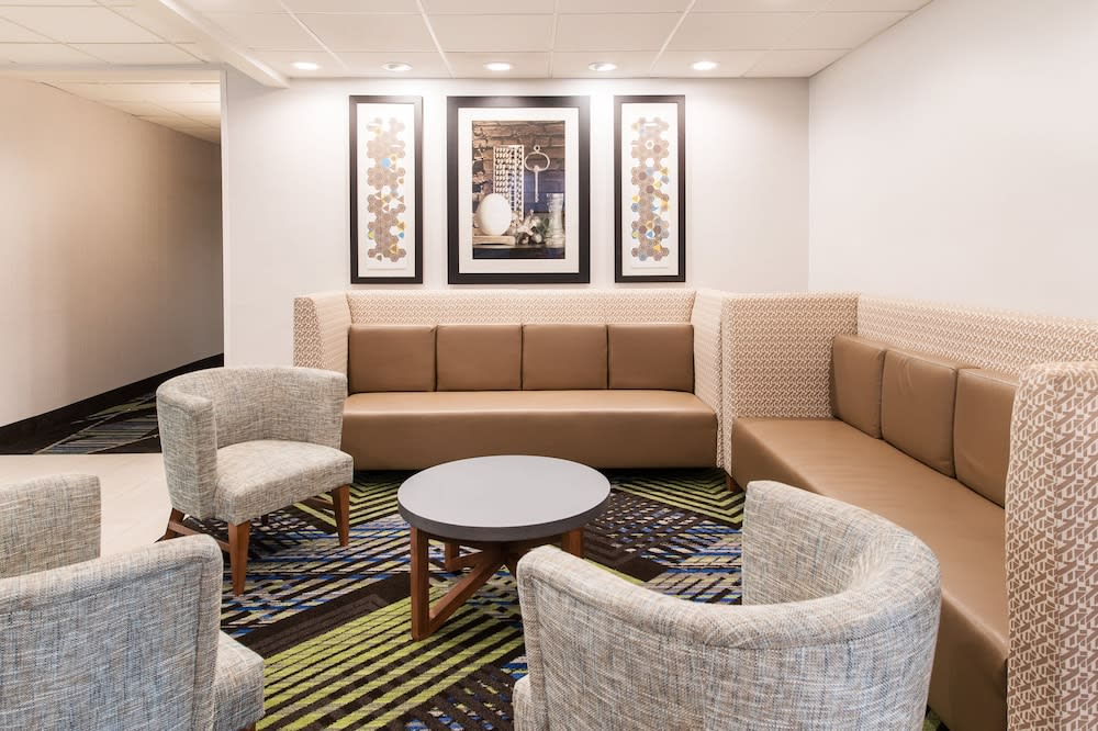 Holiday Inn Express & Suites COLUMBIA-I-26 @ HARBISON BLVD by IHG 2