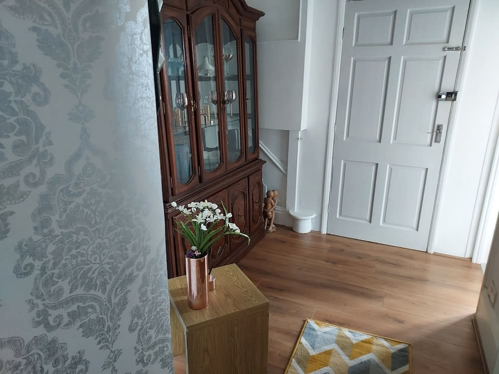 2 bed apartment 5min from sea in bare Morecombe 2
