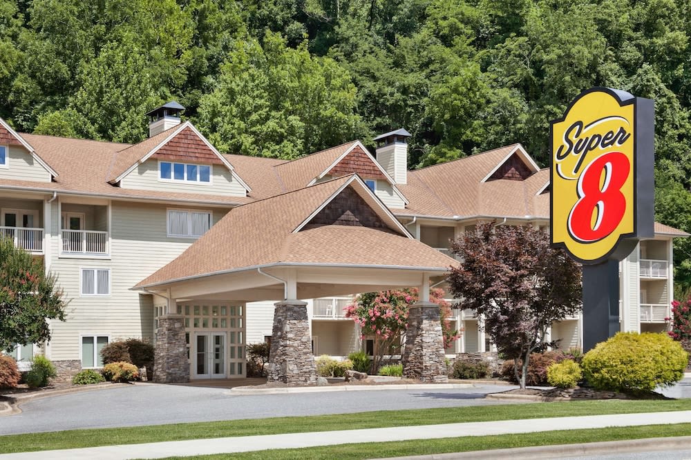 Super 8 by Wyndham Cherokee 1