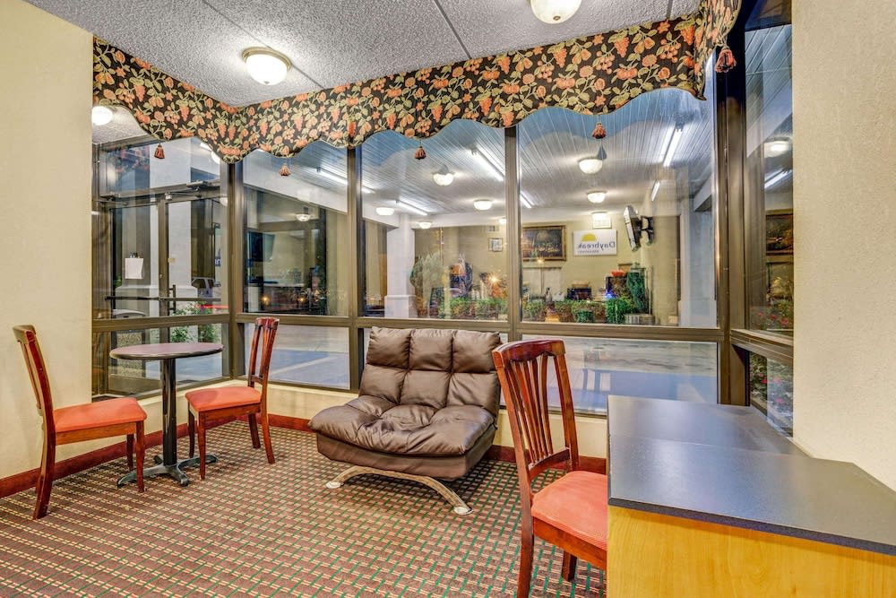 Days Inn by Wyndham Hernando 2