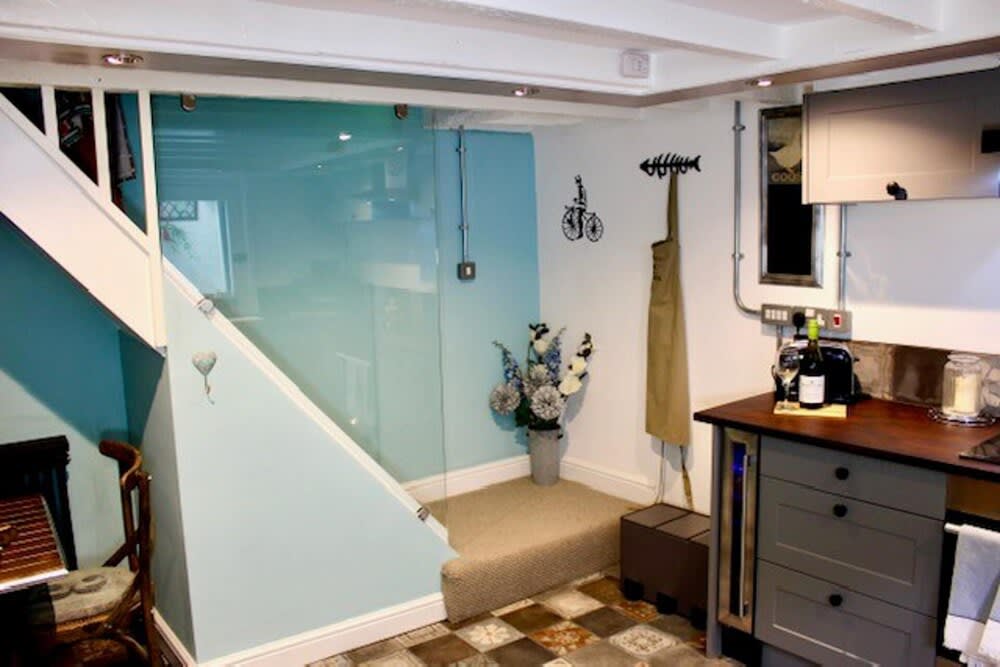 Boutique Fisherman's Grade II Listed Cottage 2