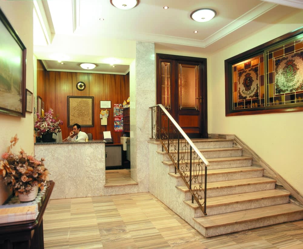 Hotel Castellano Centro 5