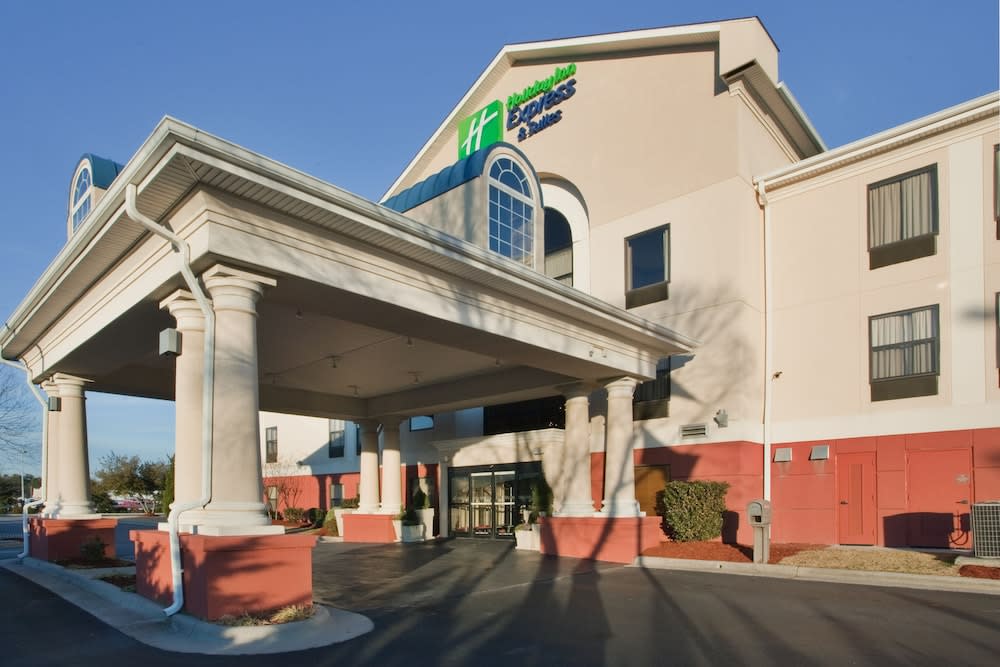 Holiday Inn Express Hotel & Suites Laurinburg by IHG 1
