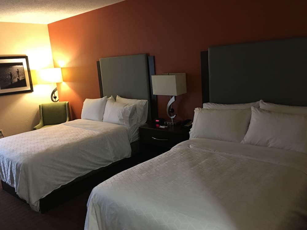 Holiday Inn Express Hotel & Suites Laurinburg by IHG 2