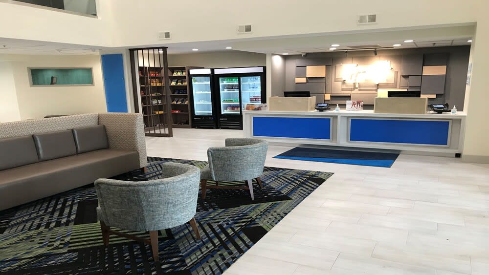 Holiday Inn Express & Suites ARLINGTON NORTH – STADIUM AREA by IHG 2