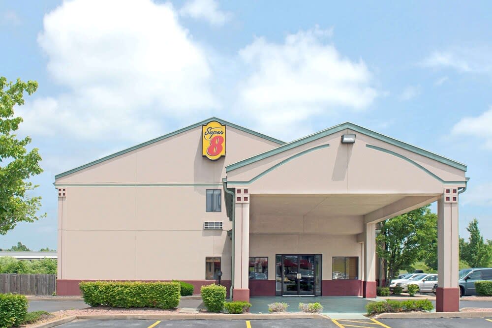 Super 8 by Wyndham Bonne Terre 1