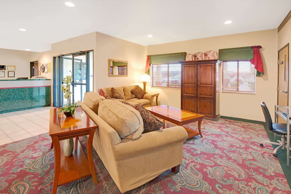 Super 8 by Wyndham Bonne Terre 2