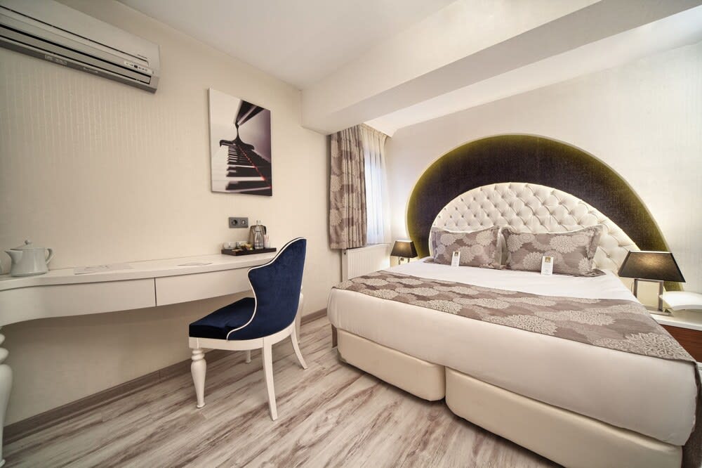 Demonti Hotel 2