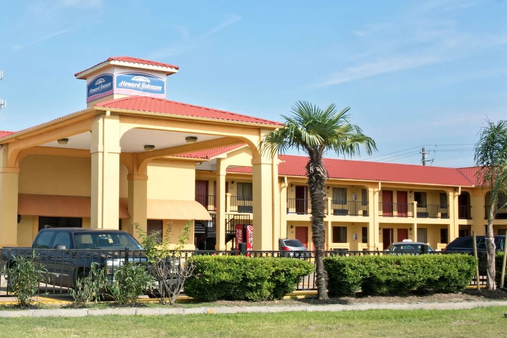 Howard Johnson by Wyndham Houston Heights Downtown 1