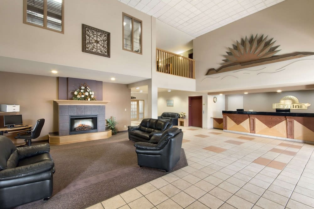 Days Inn & Suites by Wyndham Thunder Bay 2