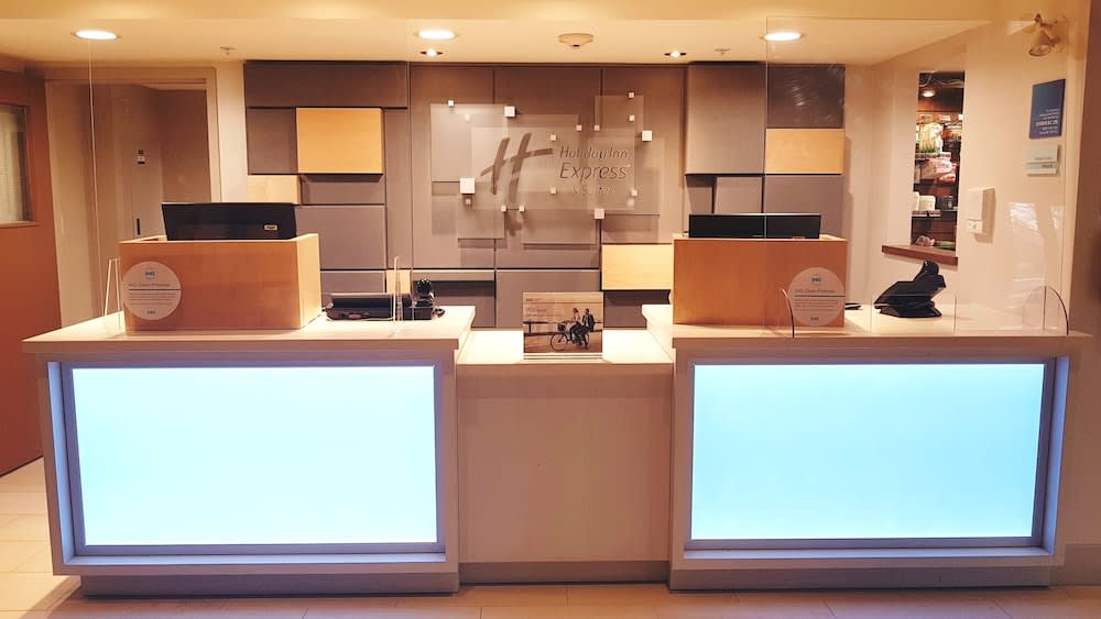 Holiday Inn Express & Suites Surrey by IHG 3