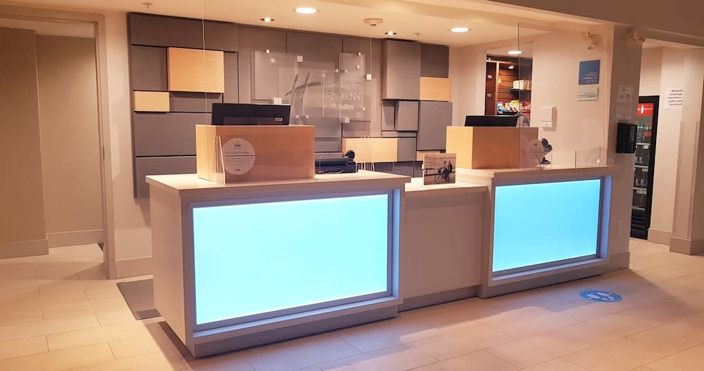 Holiday Inn Express & Suites Surrey by IHG 2