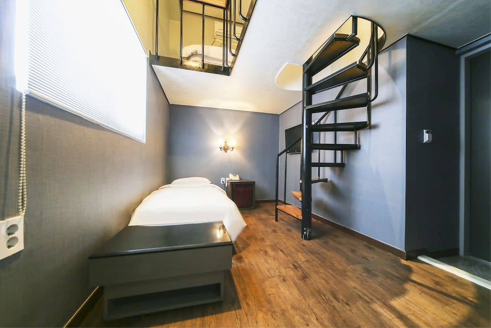 Friendly DH Naissance Hotel by Mindrum Group 5