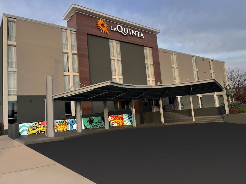 La Quinta Inn & Suites by Wyndham Tulsa Downtown - Route 66 1