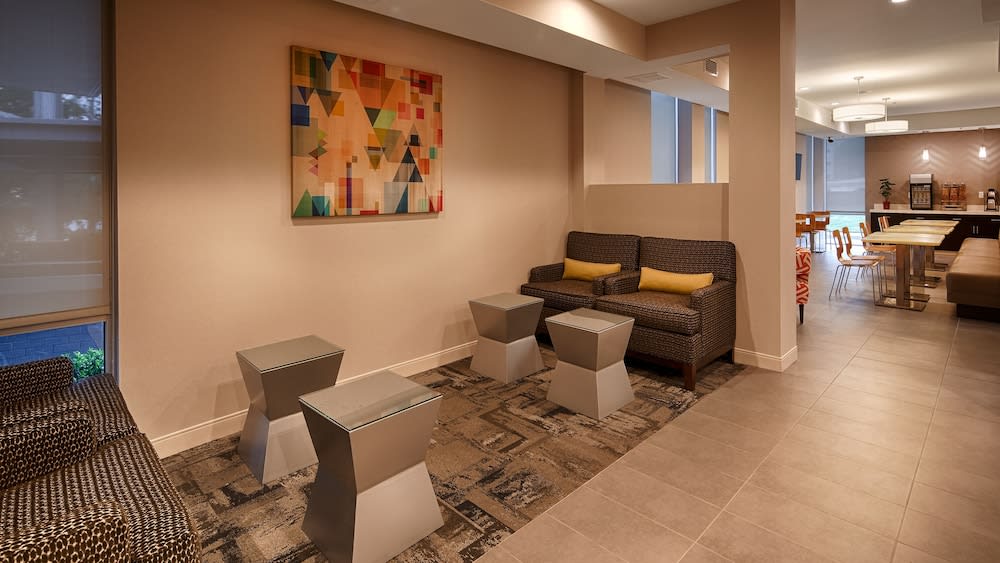 La Quinta Inn & Suites by Wyndham Tulsa Downtown - Route 66 4