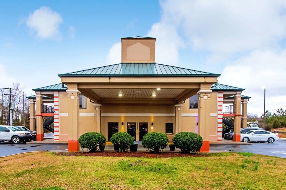 Quality Inn & Suites Dickson 1