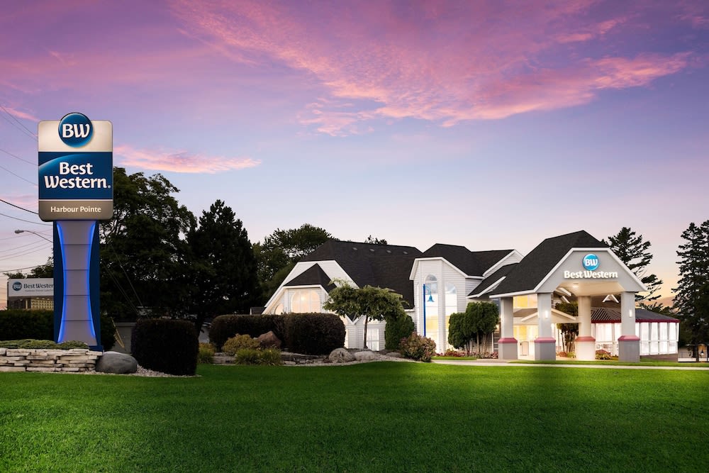 Best Western Harbour Pointe Lakefront 1