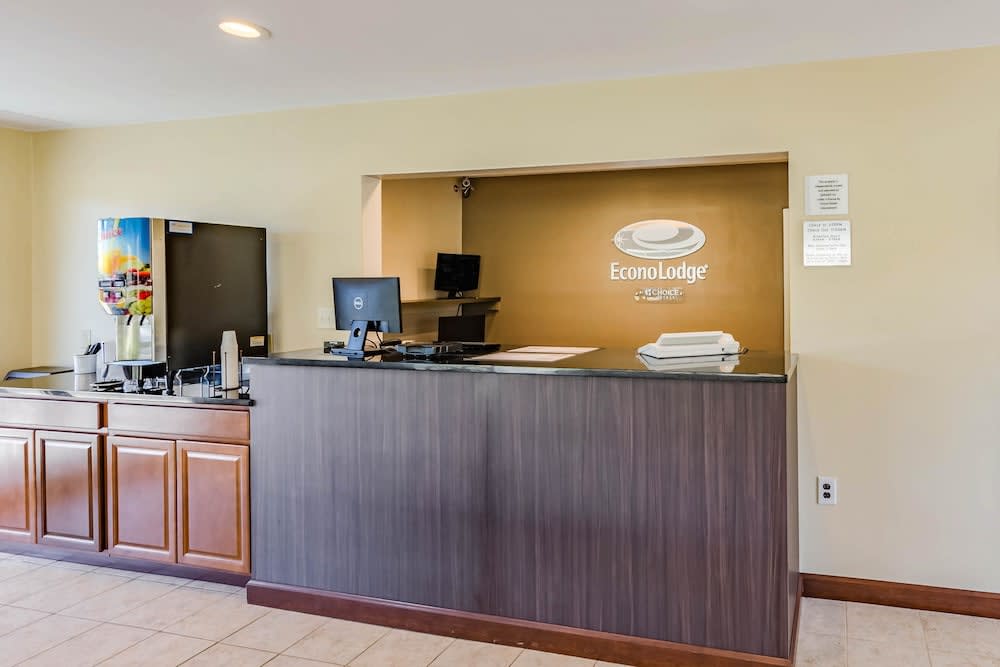 Econo Lodge Lexington Downtown near I-81 2