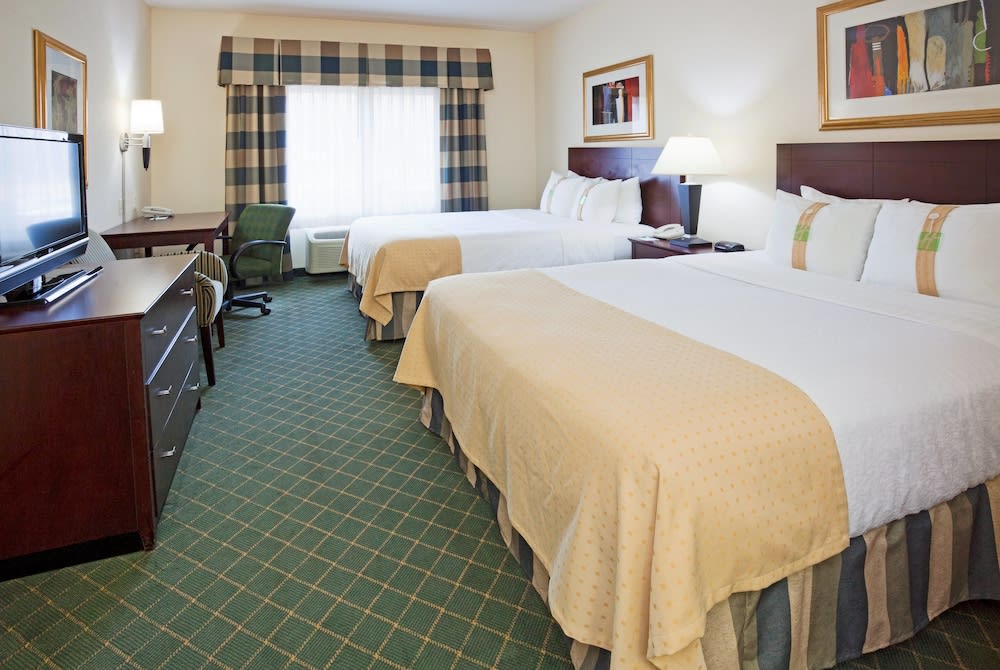 Holiday Inn CONFERENCE CTR MARSHFIELD by IHG 2
