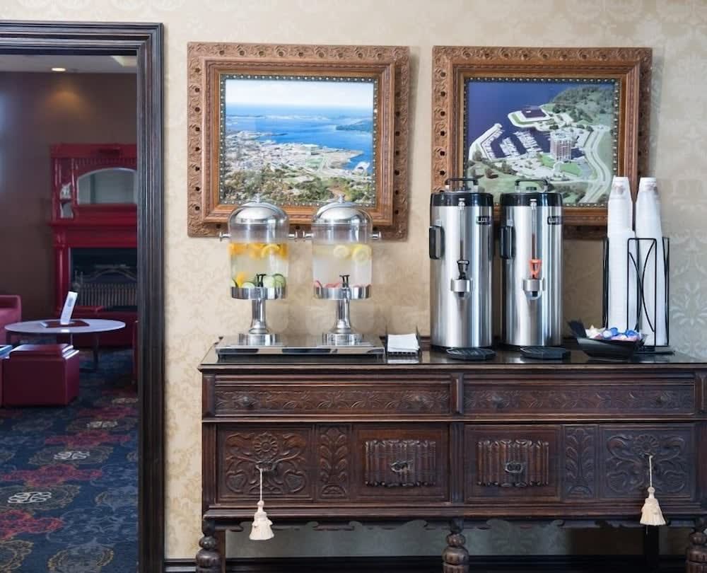 Shoreline Inn & Conference Center, an Ascend Collection Hotel 2