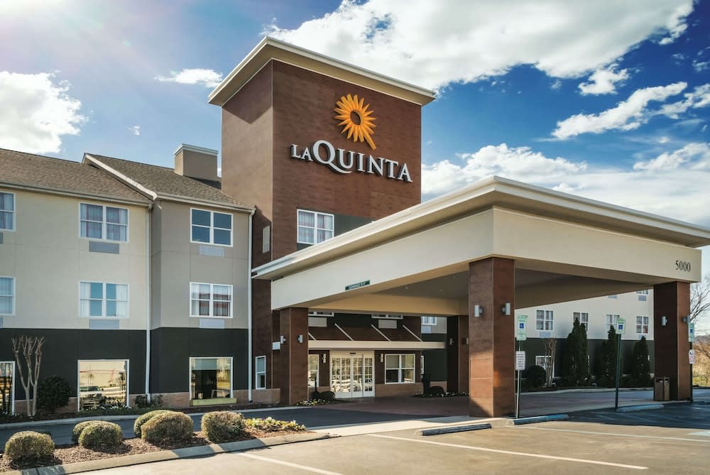 La Quinta Inn & Suites by Wyndham Chattanooga North - Hixson 1