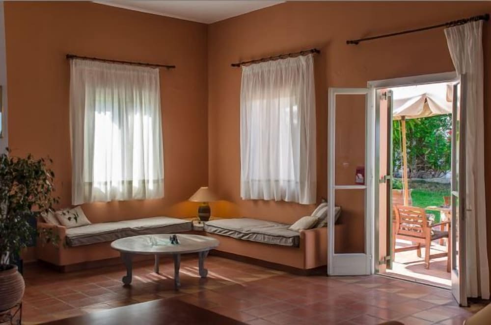 Mounda Beach Hotel 5