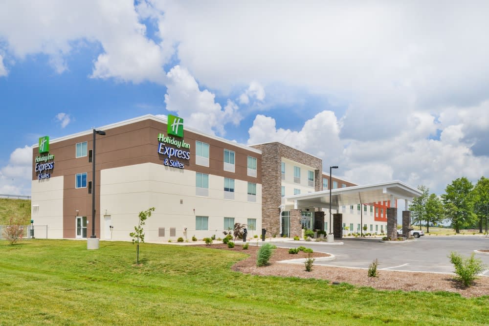 Holiday Inn Express & Suites SALEM by IHG 1