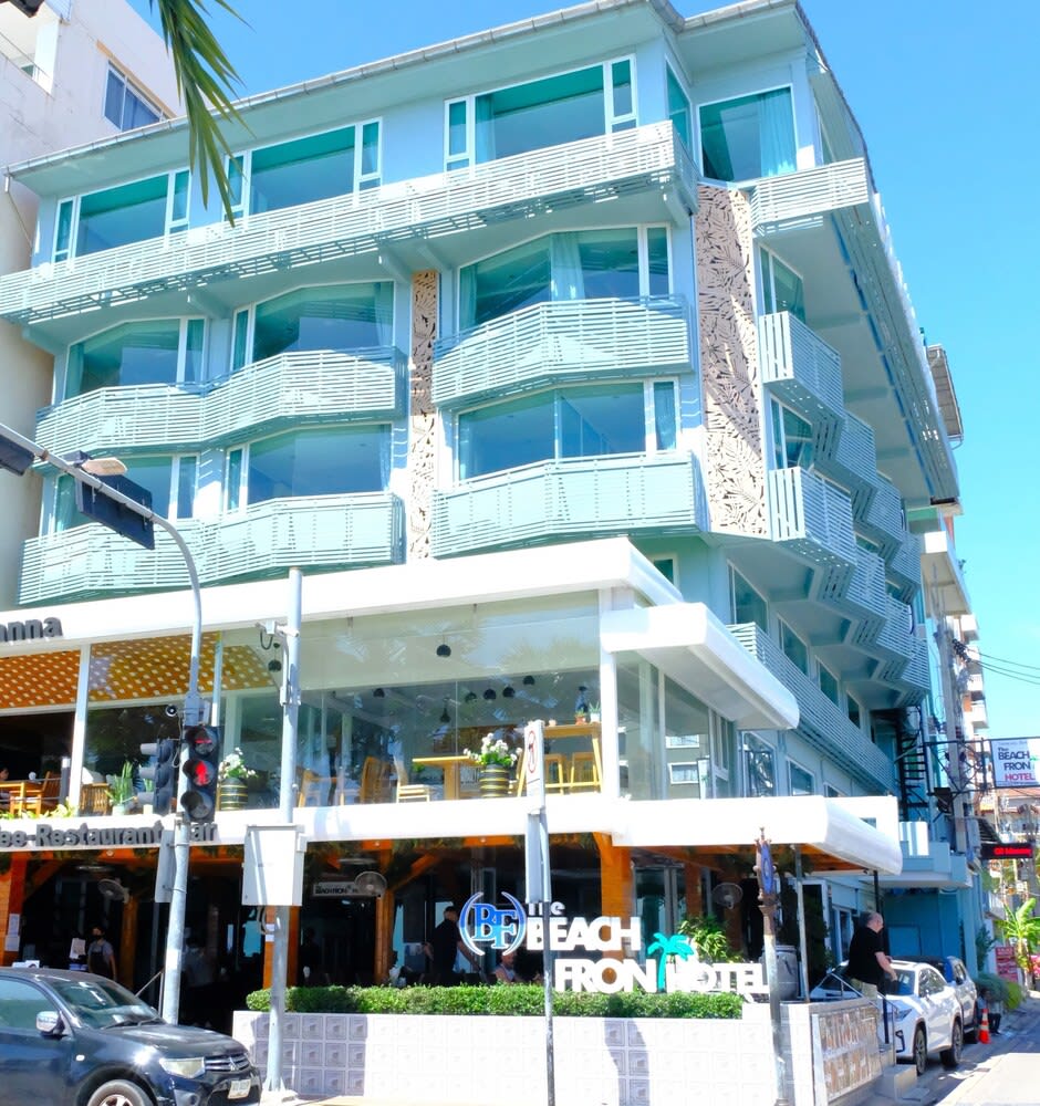 The Beach Front Resort, Pattaya 1