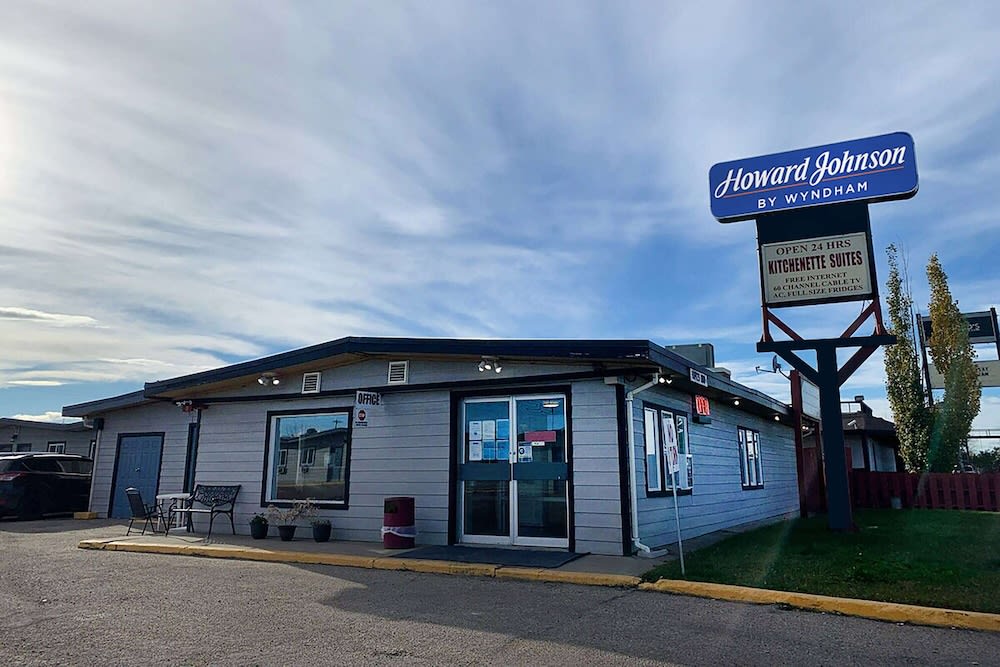 Howard Johnson by Wyndham Grande Prairie 1