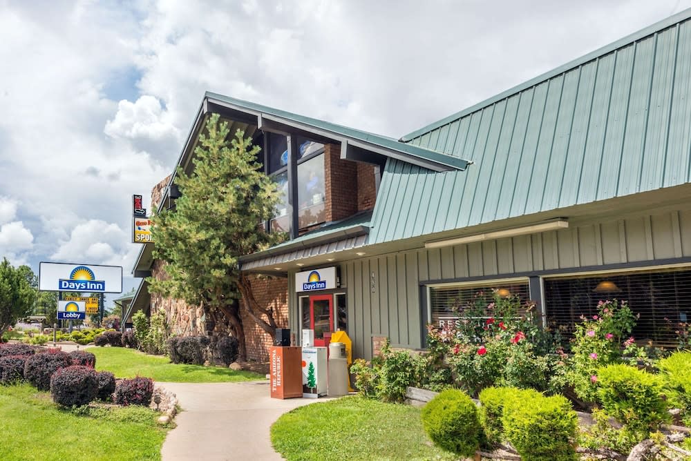 Days Inn by Wyndham Show Low 1