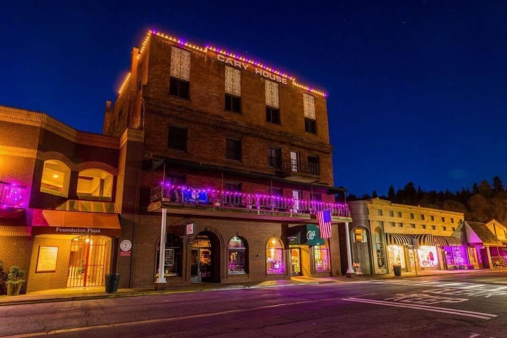 Historic Cary House Hotel 1