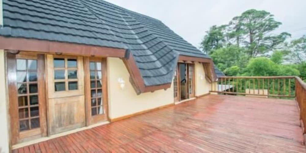 Hoyohoyo Koeltehuis Farm Lodge 1