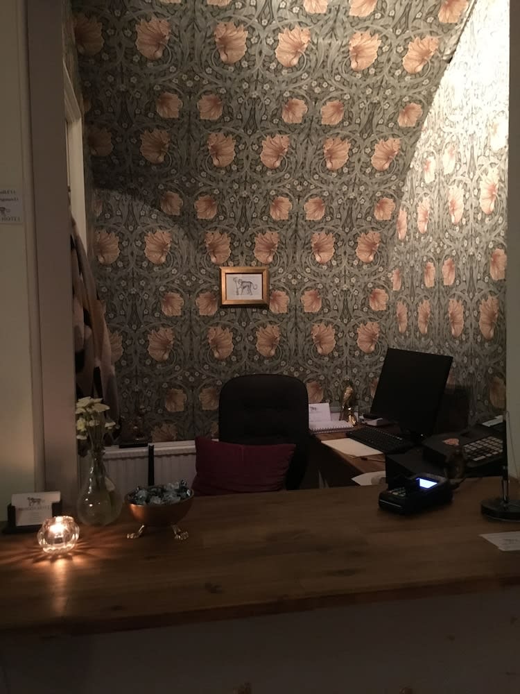 Morris Hotel 2