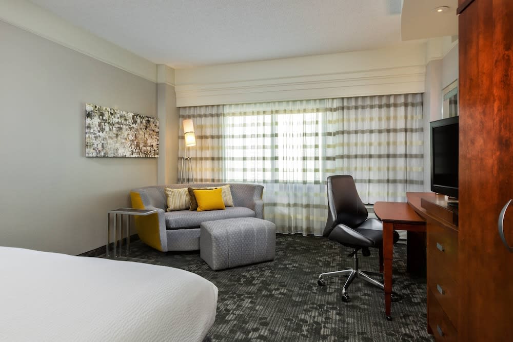 Courtyard by Marriott Houston by the Galleria 4