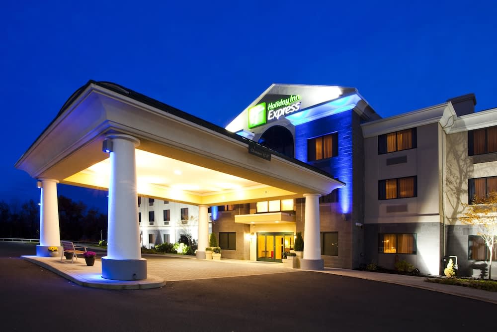 Holiday Inn Express SYRACUSE AIRPORT by IHG 1