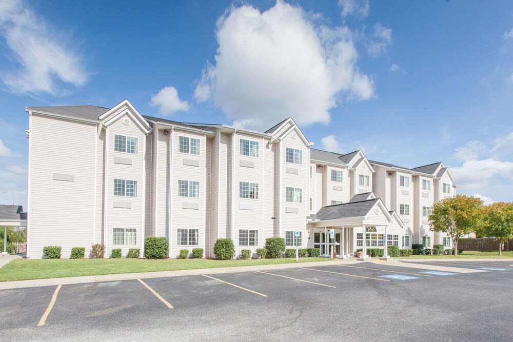 Microtel Inn by Wyndham Rogers 1