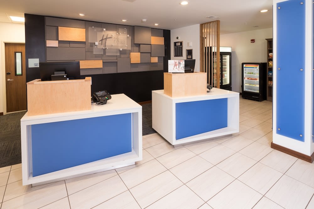 Holiday Inn Express & Suites PORTAGE by IHG 2