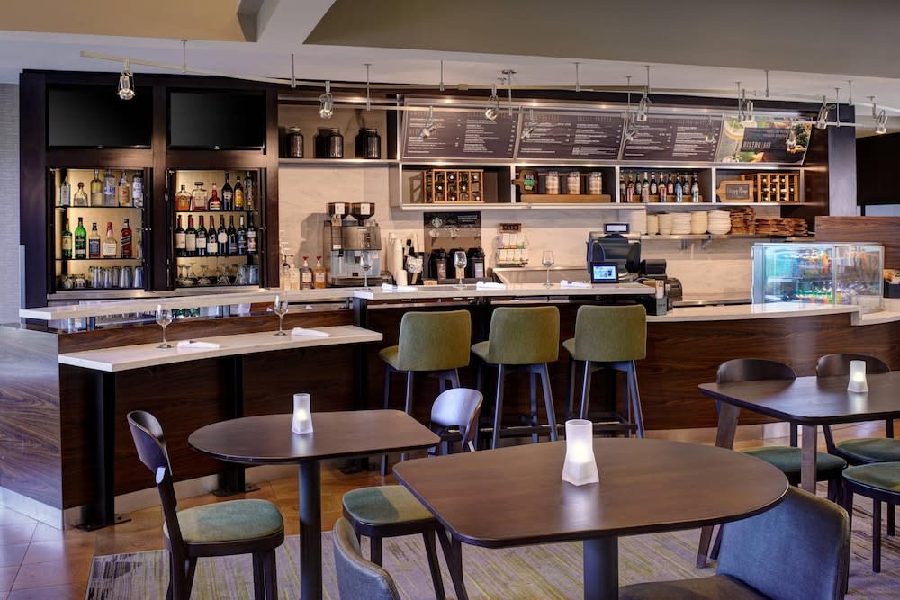 Courtyard Detroit Dearborn 1