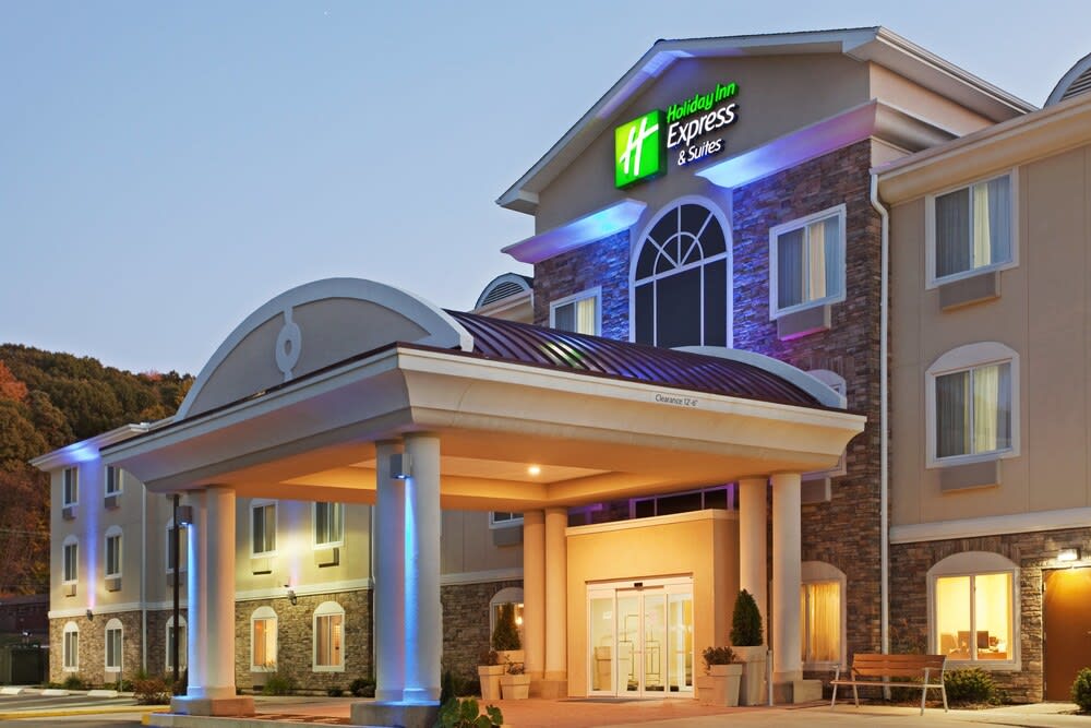 Holiday Inn Express & Suites MERIDEN by IHG 1