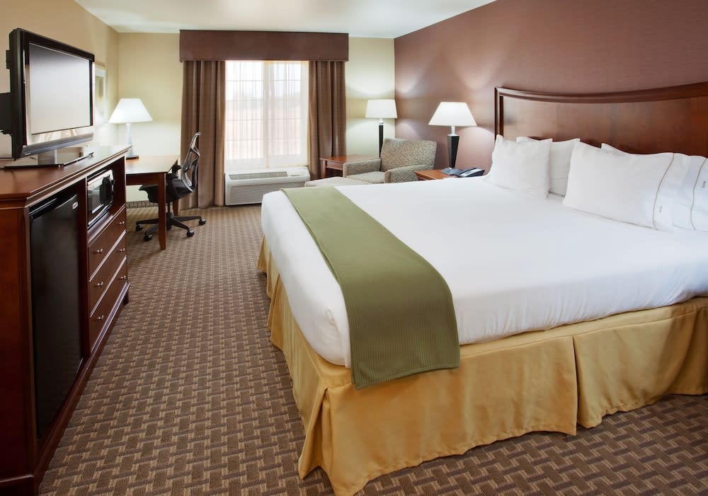 Holiday Inn Express & Suites Willows, an IHG Hotel 3