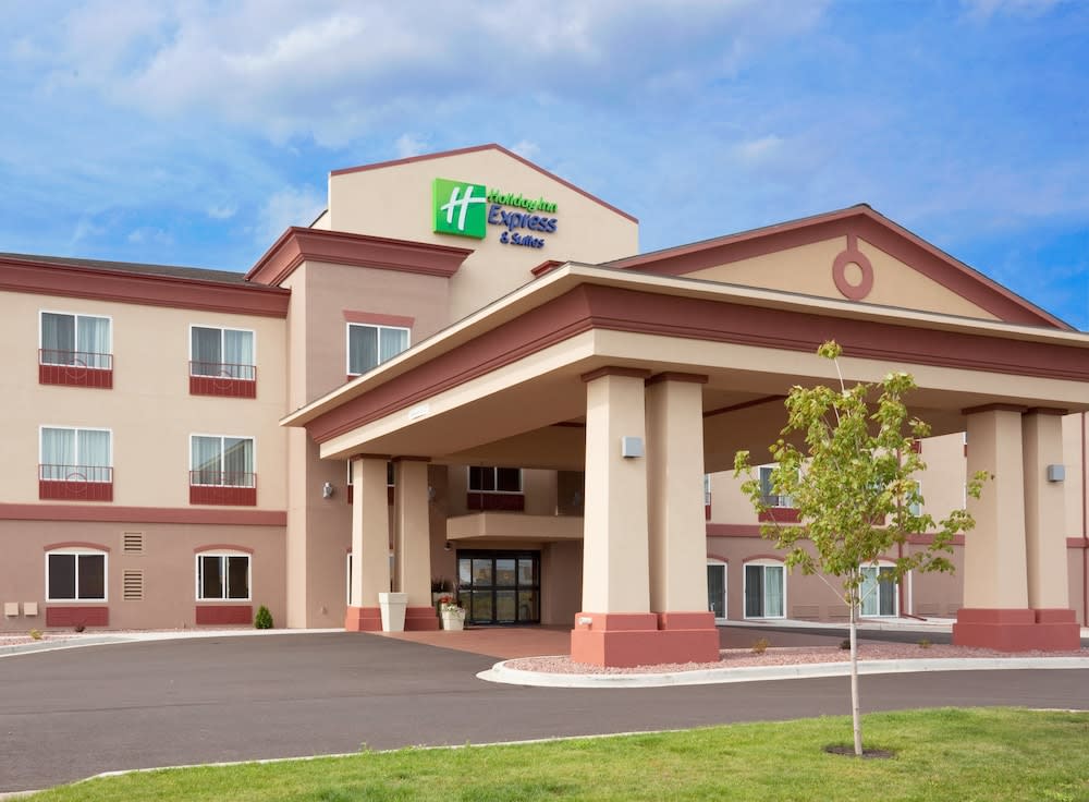 Holiday Inn Express & Suites Antigo by IHG 1