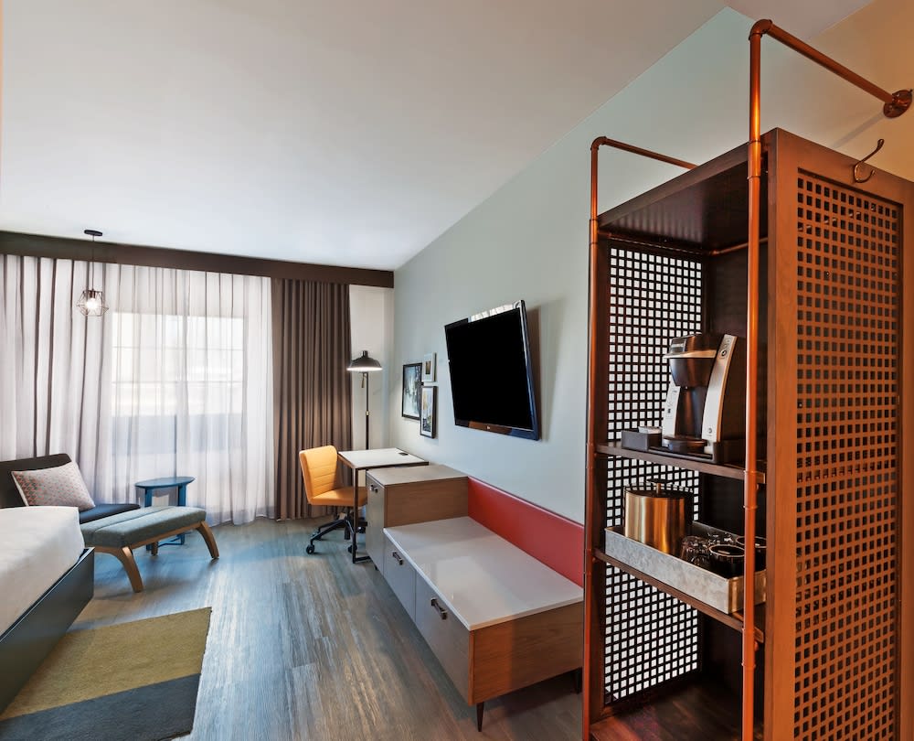 Hotel Indigo Tulsa DWTN-Entertainment Area by IHG 3